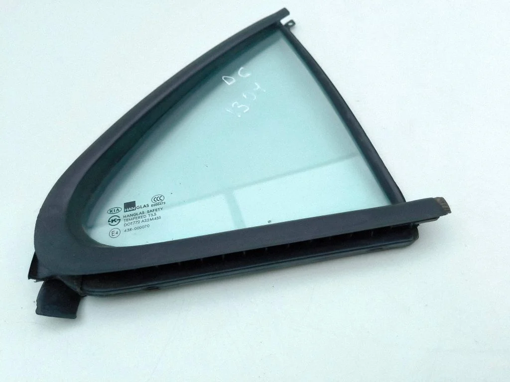 Rear vent window glass DR83572