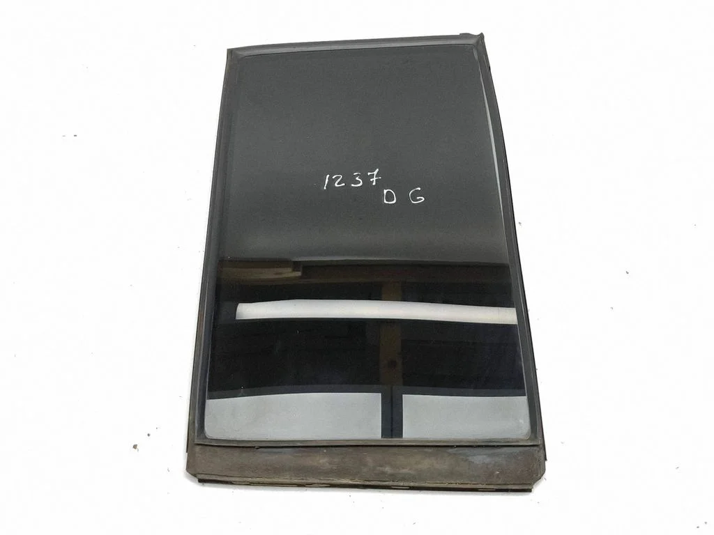 Rear vent window glass – right