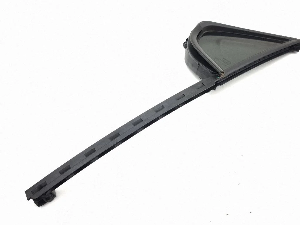 Rear vent window glass – right