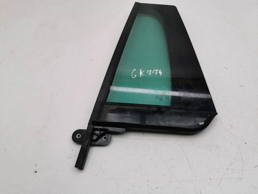 Rear vent window glass 5NA845213