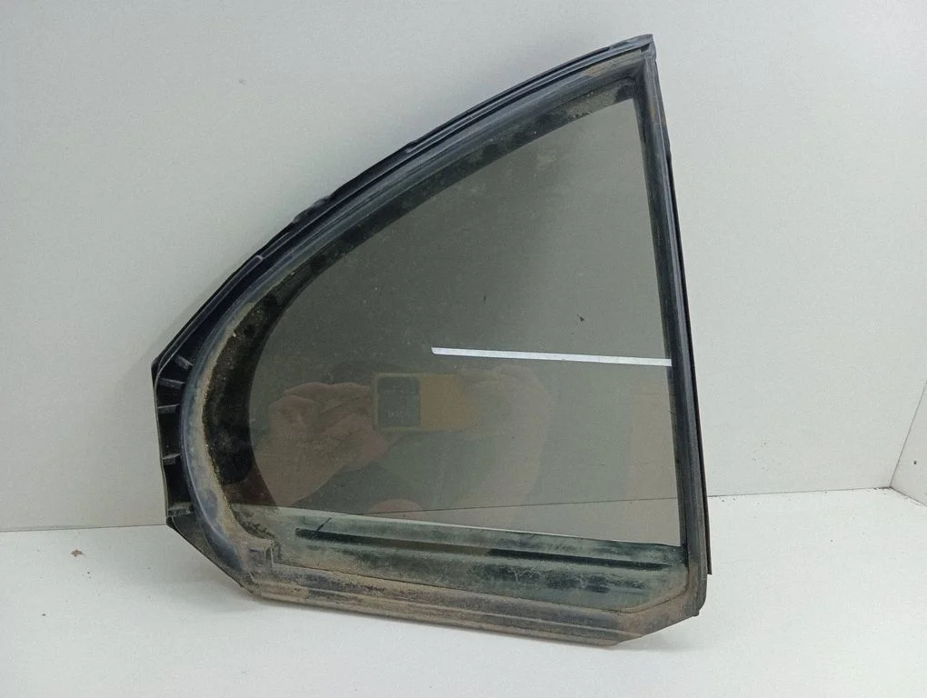 Rear vent window glass 43R00T53