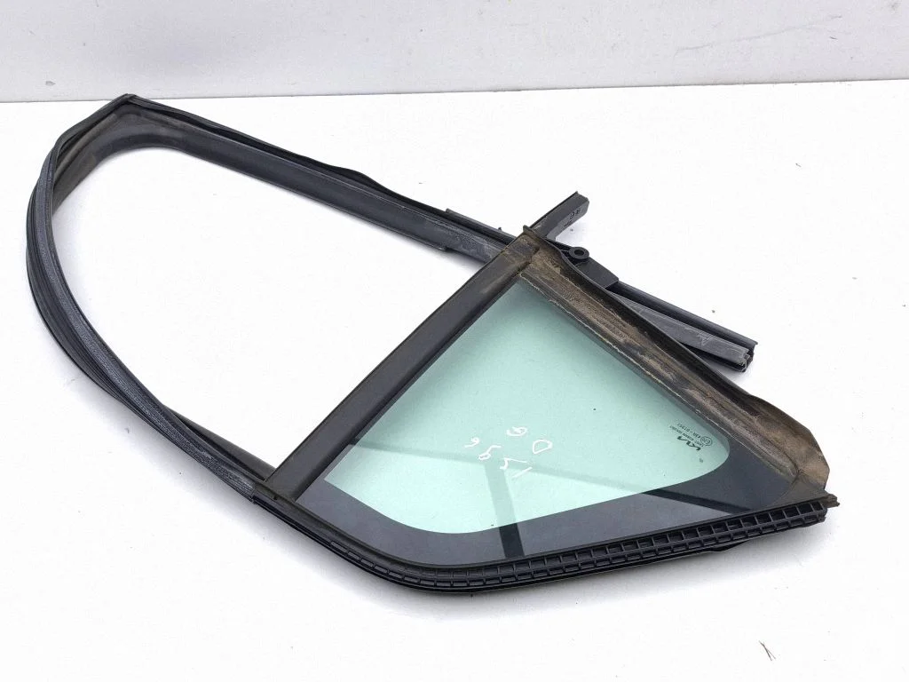 Väike „A" tagaukse klaas 83540R2000