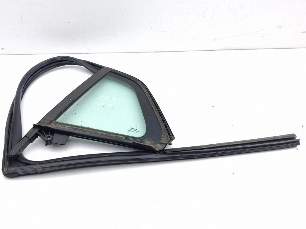 Väike „A" tagaukse klaas 83530R2000