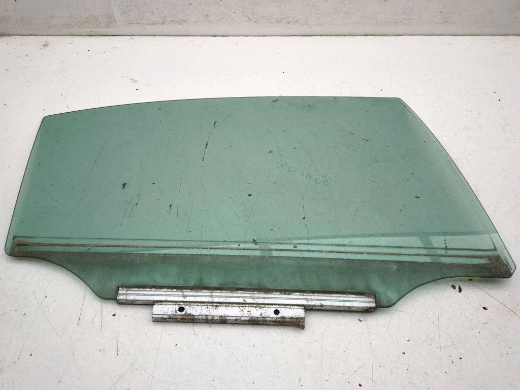 Rear door window glass – right
