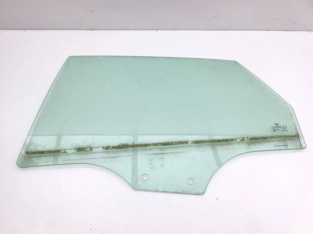Rear door window glass 8Y48452050