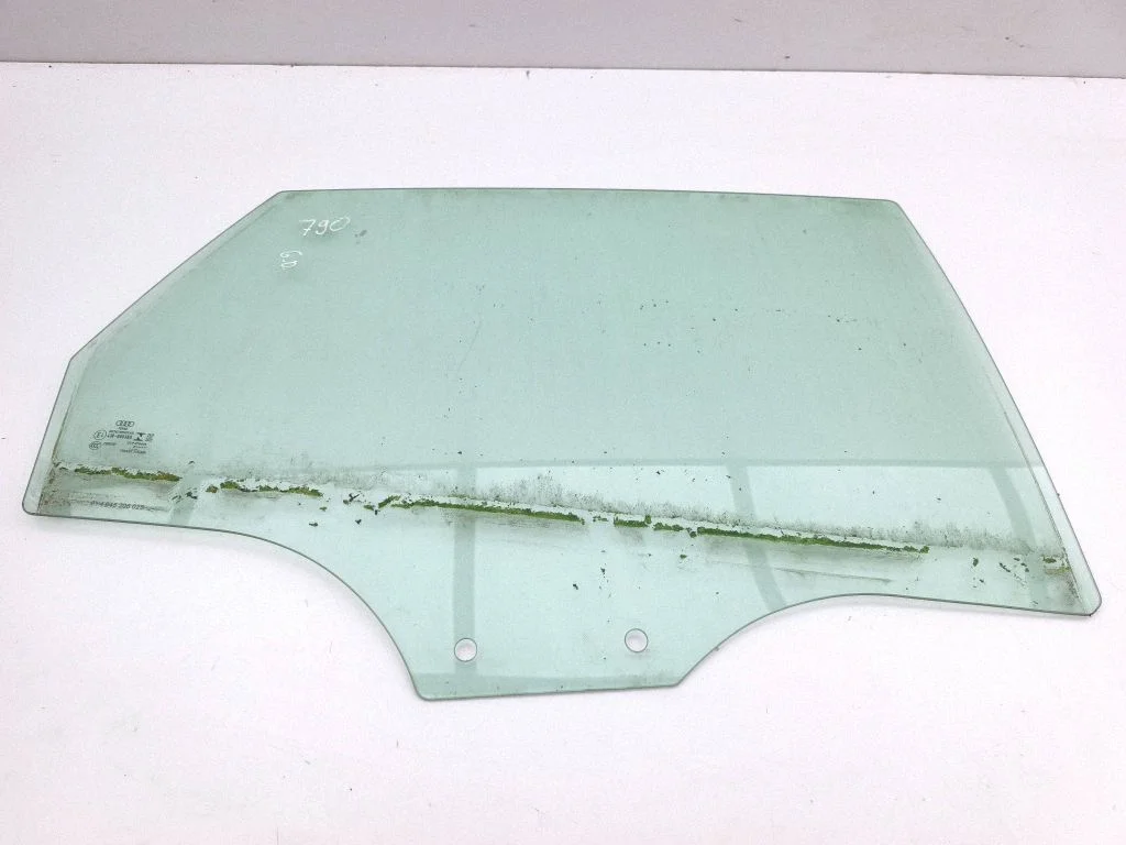 Rear door window glass 8Y4845206