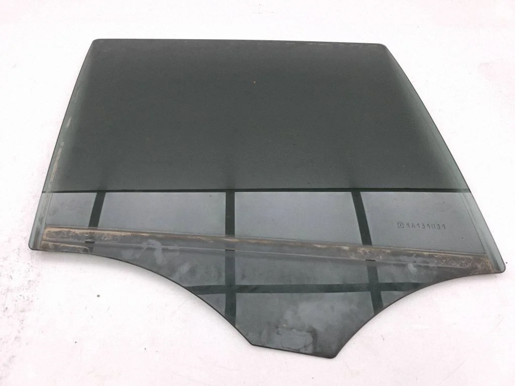 Rear door window glass – right