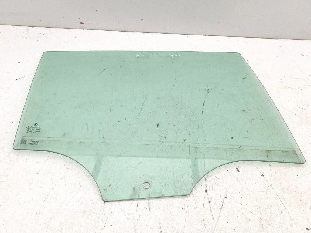 Rear door window glass 5LG845206