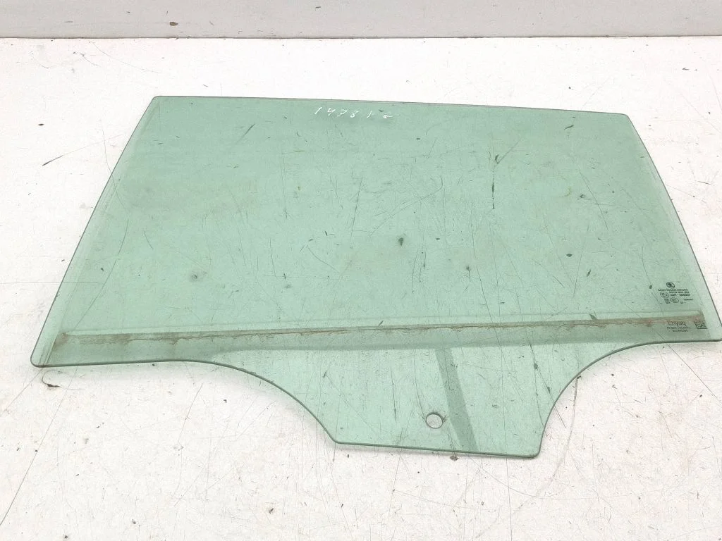Rear door window glass 5LG845205