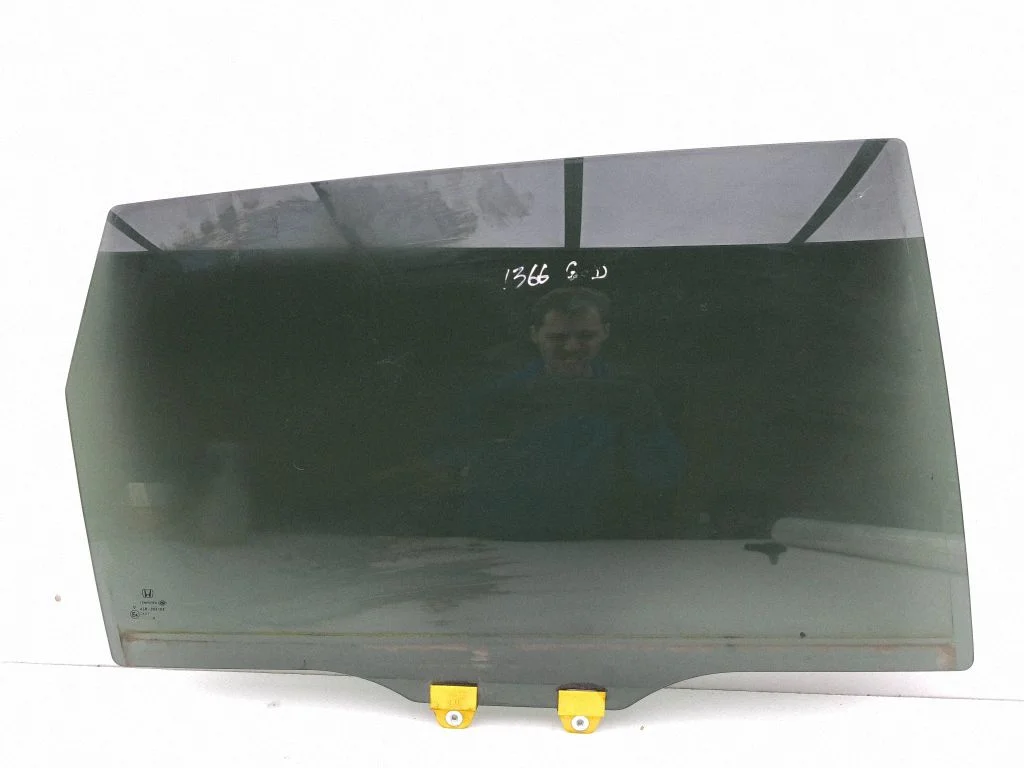 Rear door window glass 43R000186