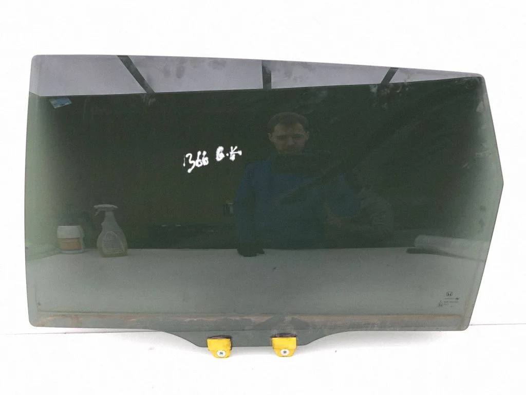 Rear door window glass 43R000186