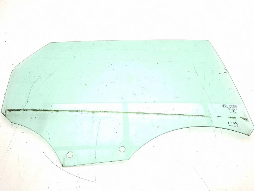 Rear door window glass – right