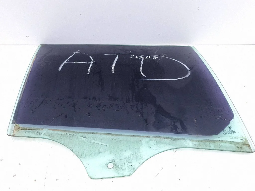 Rear door window glass – right