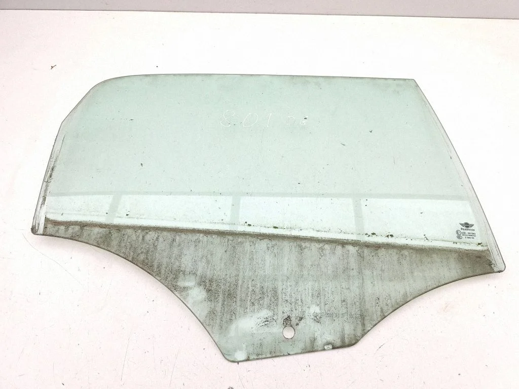 Rear door window glass – right