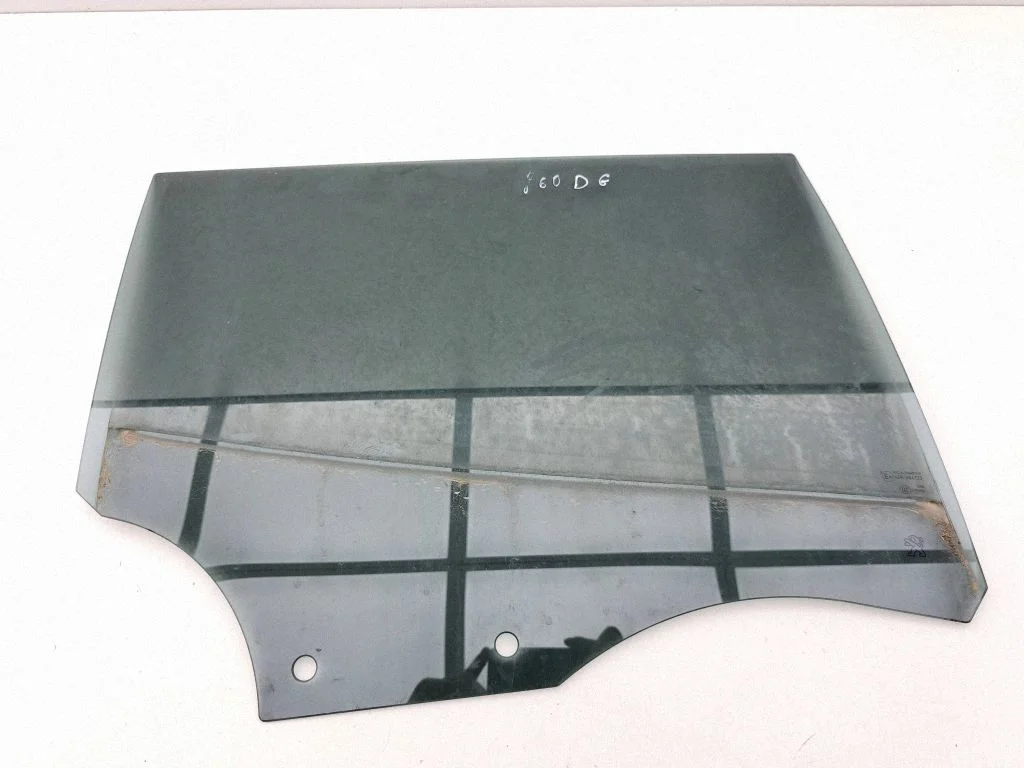 Rear door window glass – right