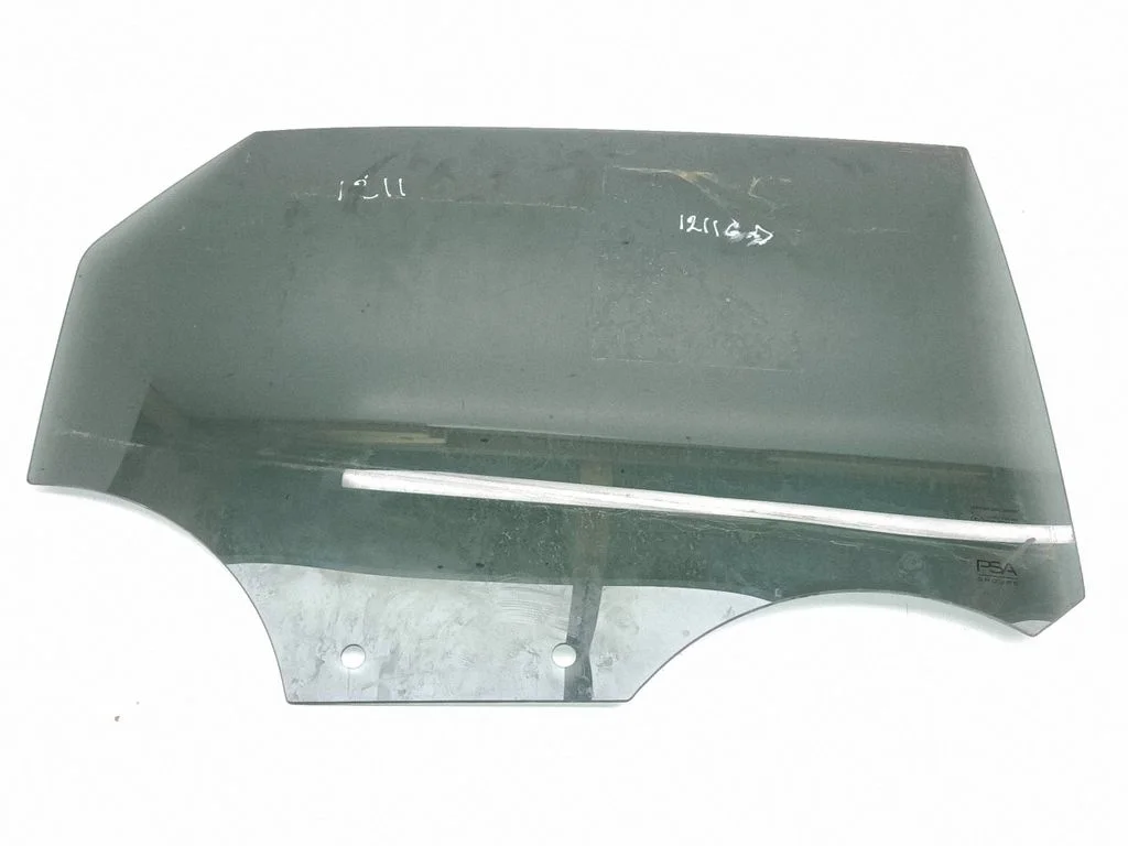 Rear door window glass – right