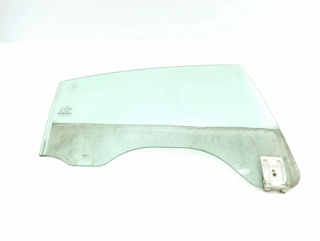 Rear door window glass E143R001026