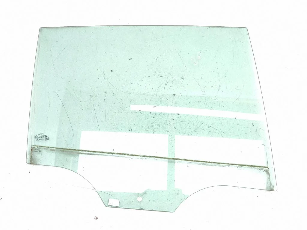Rear door window glass – right