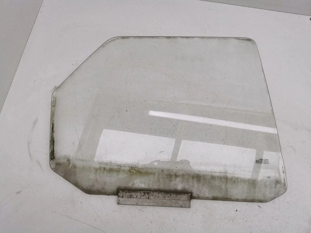 Rear door window glass – Ford Orion (1991-1993), right