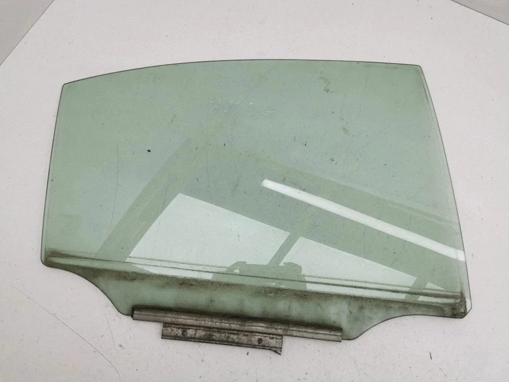 Rear door window glass – Lexus IS 220D-250-350 (2006-2013)