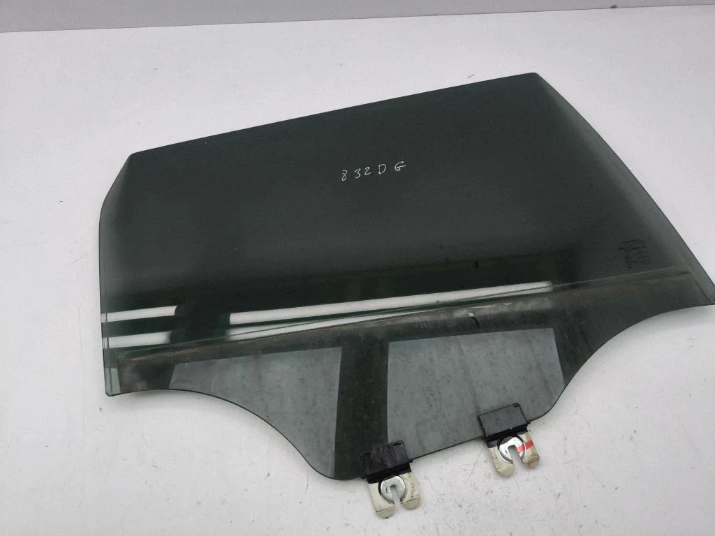 Rear door window glass – right