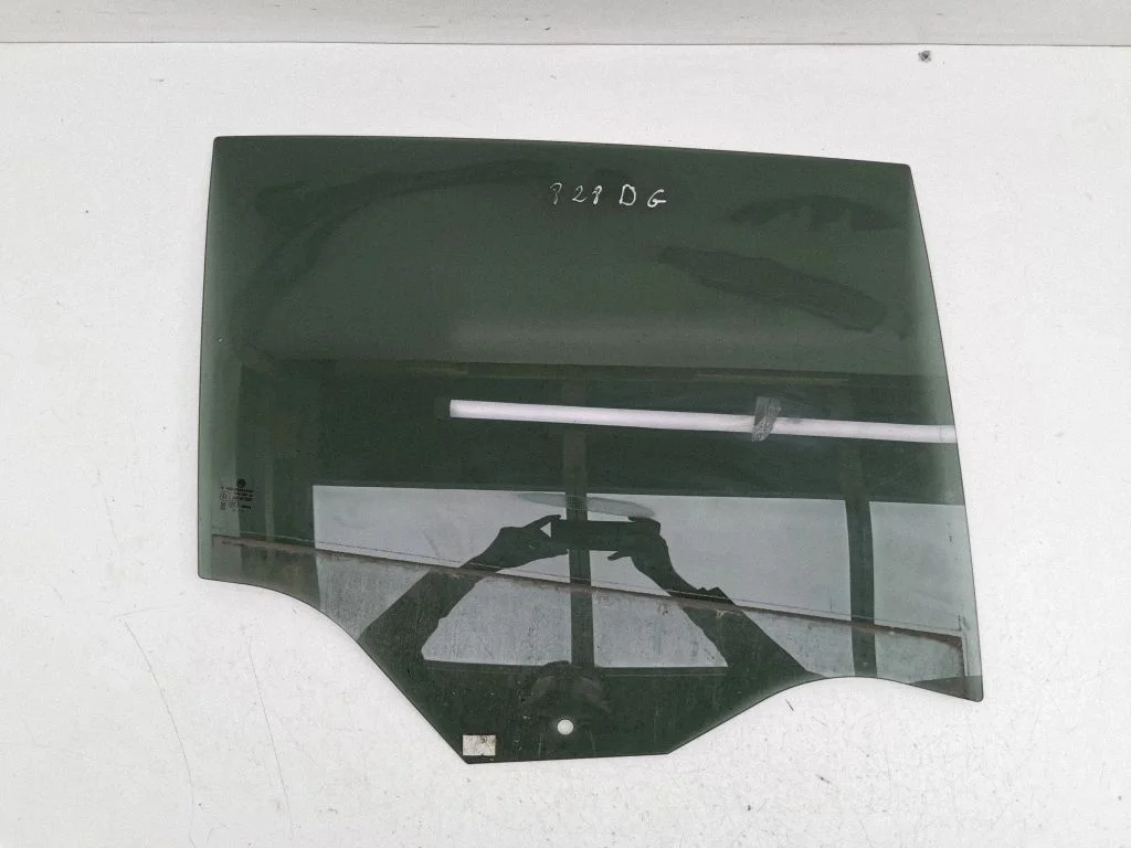 Rear door window glass – right