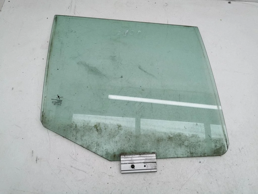 Rear door window glass – right