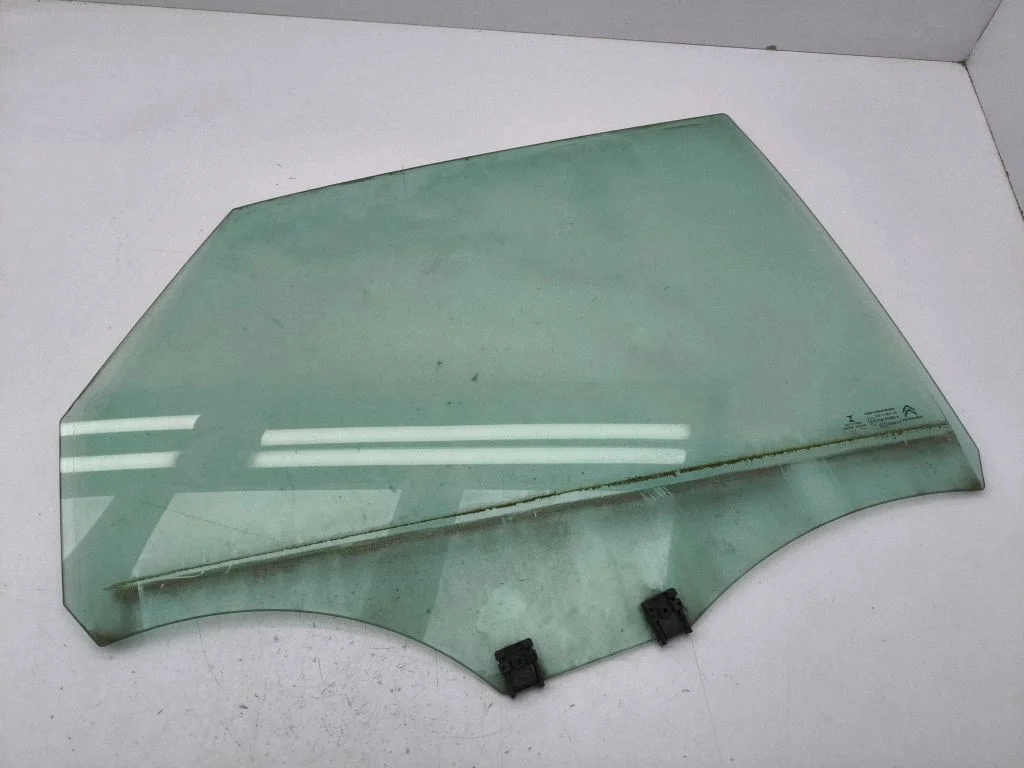 Rear door window glass – right