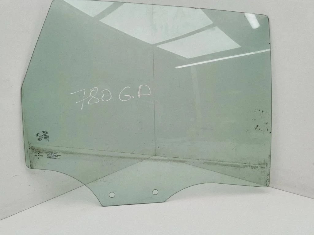 Rear door window glass 81A845206
