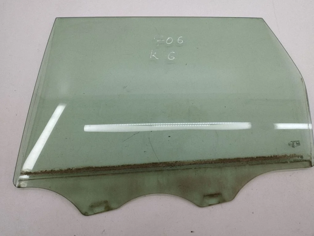 Rear door window glass 43R000929