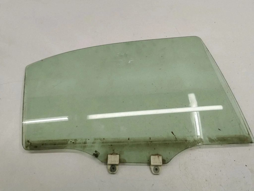 Rear door window glass – right