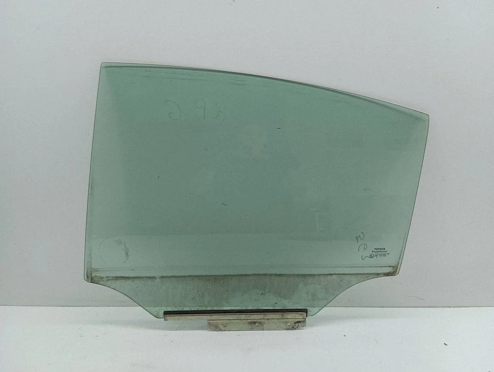 Rear door window glass E143R001583