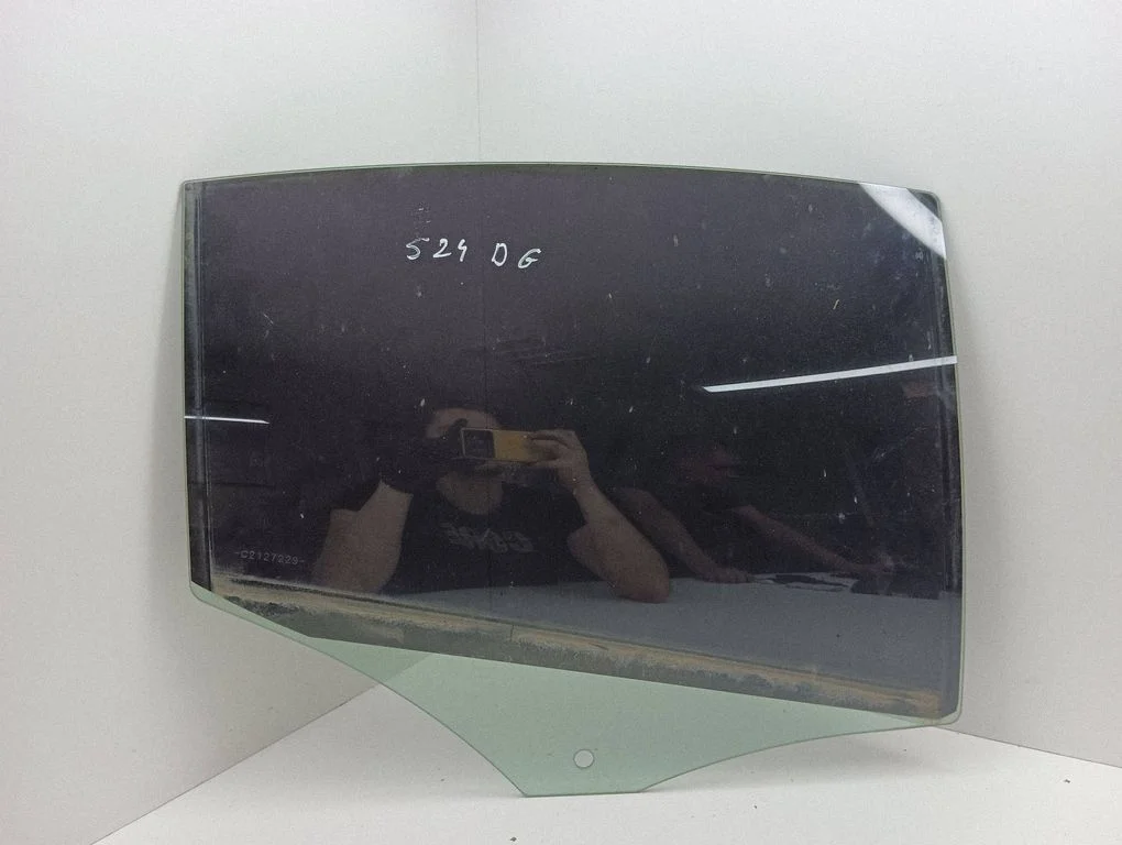 Rear door window glass 43R001105
