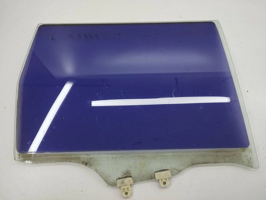 Rear door window glass – right