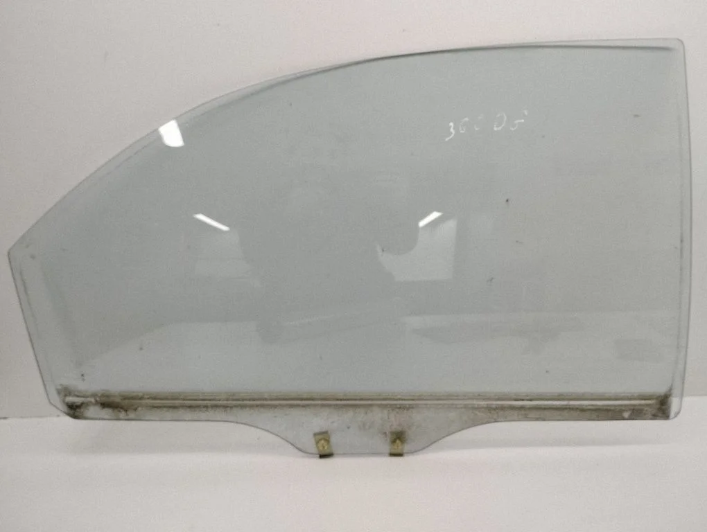 Rear door window glass NSGM398