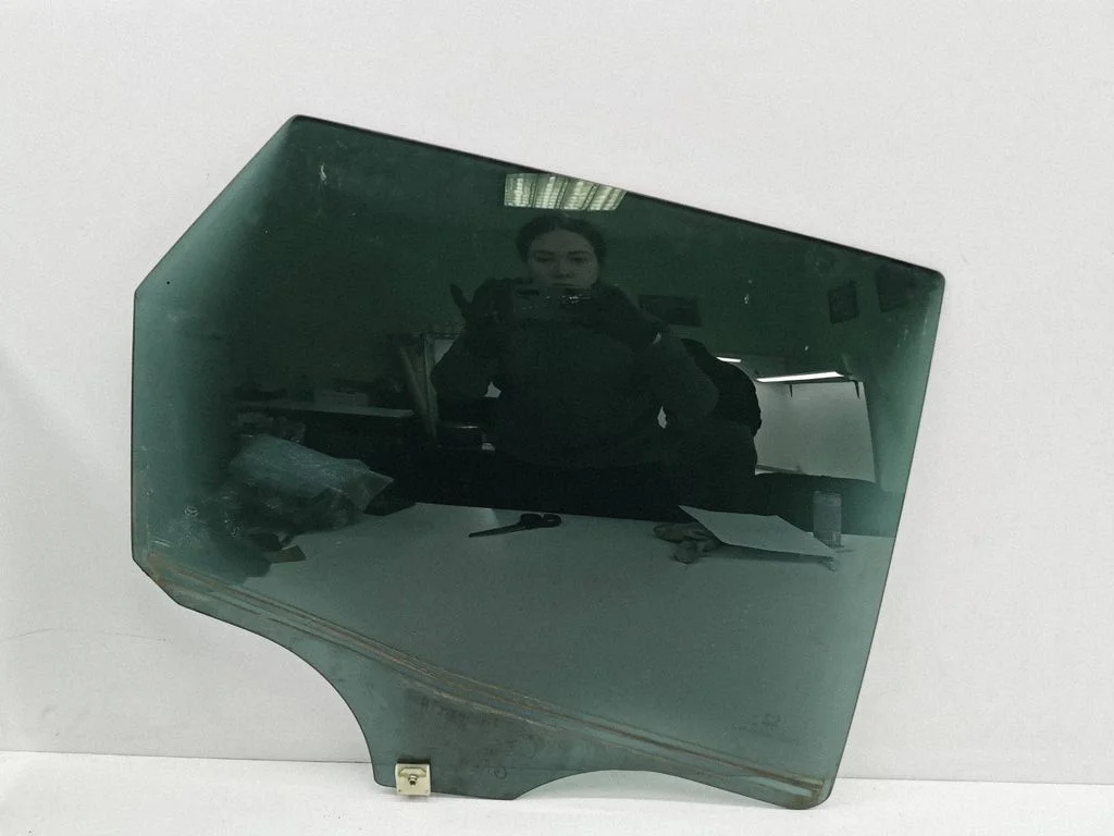 Rear door window glass – right