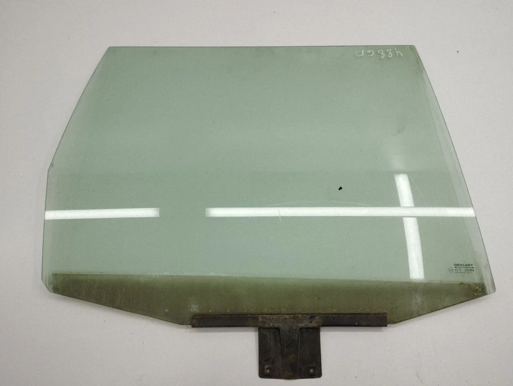 Rear door window glass – right