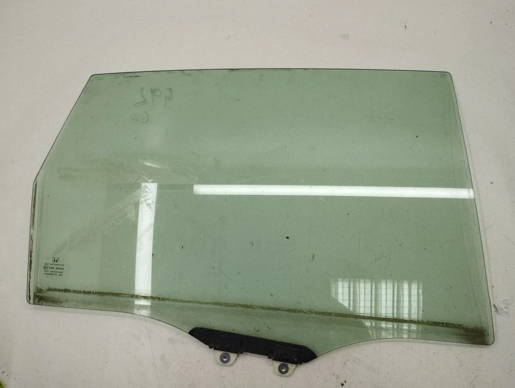 Rear door window glass – right