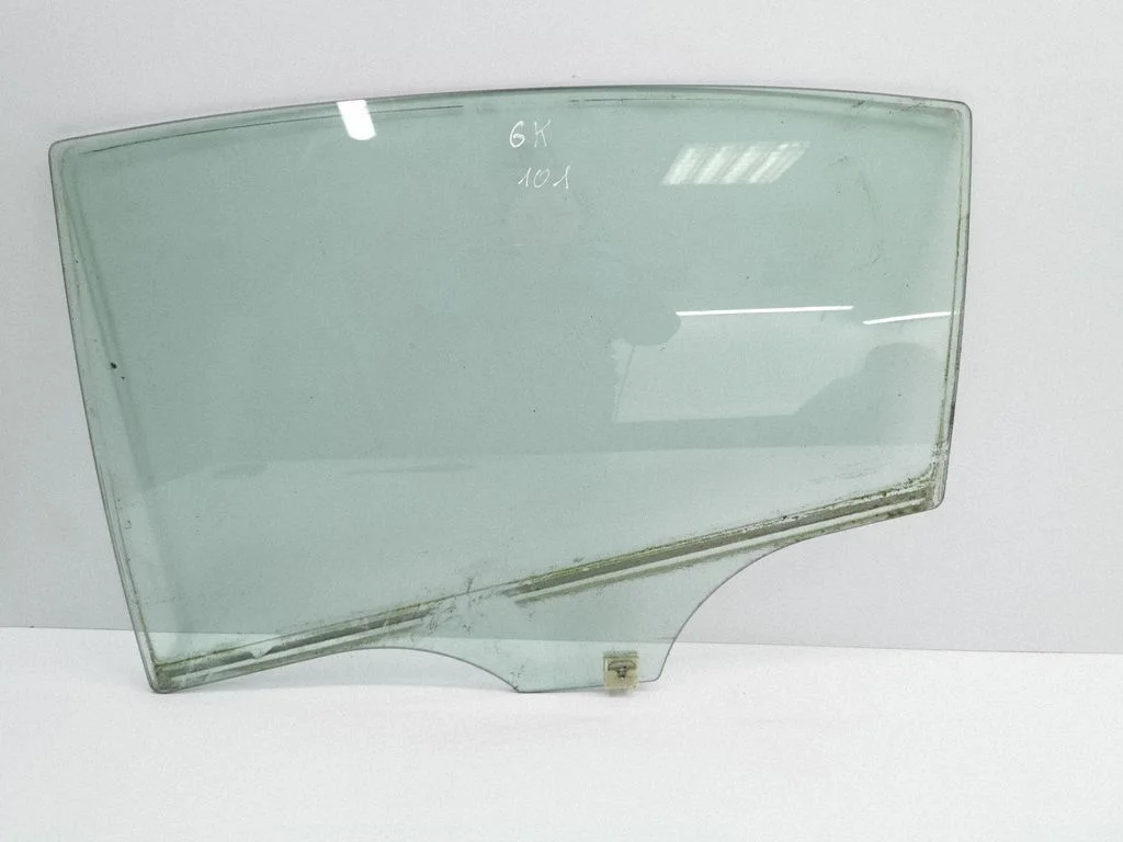 Rear door window glass E643R00014