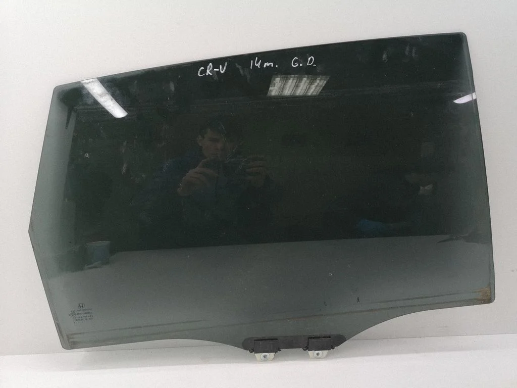Rear door window glass – right