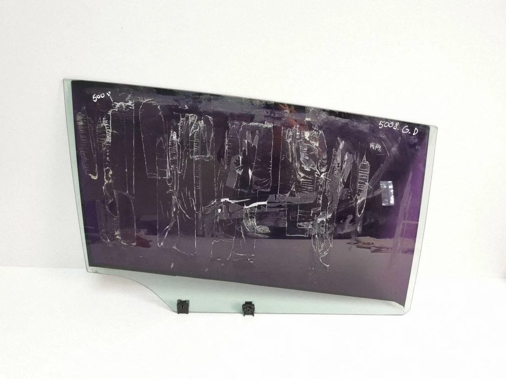 Rear door window glass – right