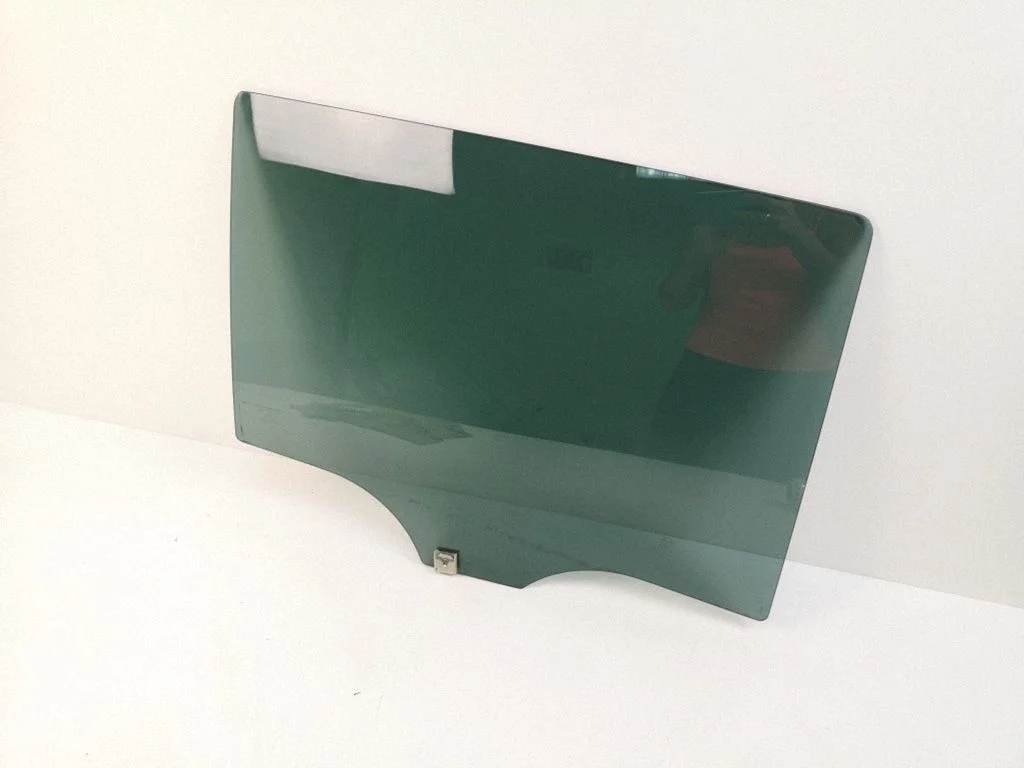 Rear door window glass – right