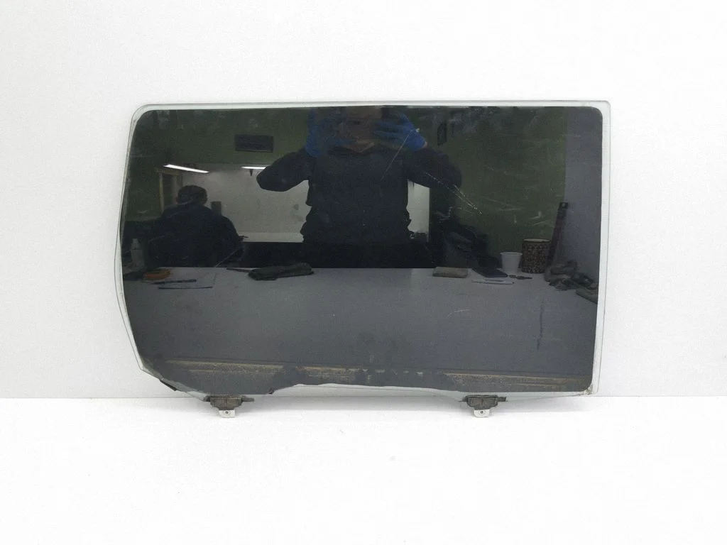 Rear door window glass – right