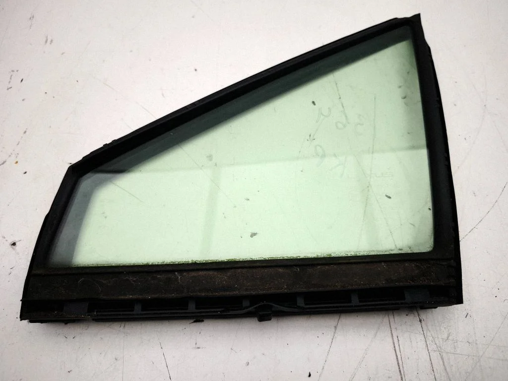 Front door vent window glass four-door 6821648030