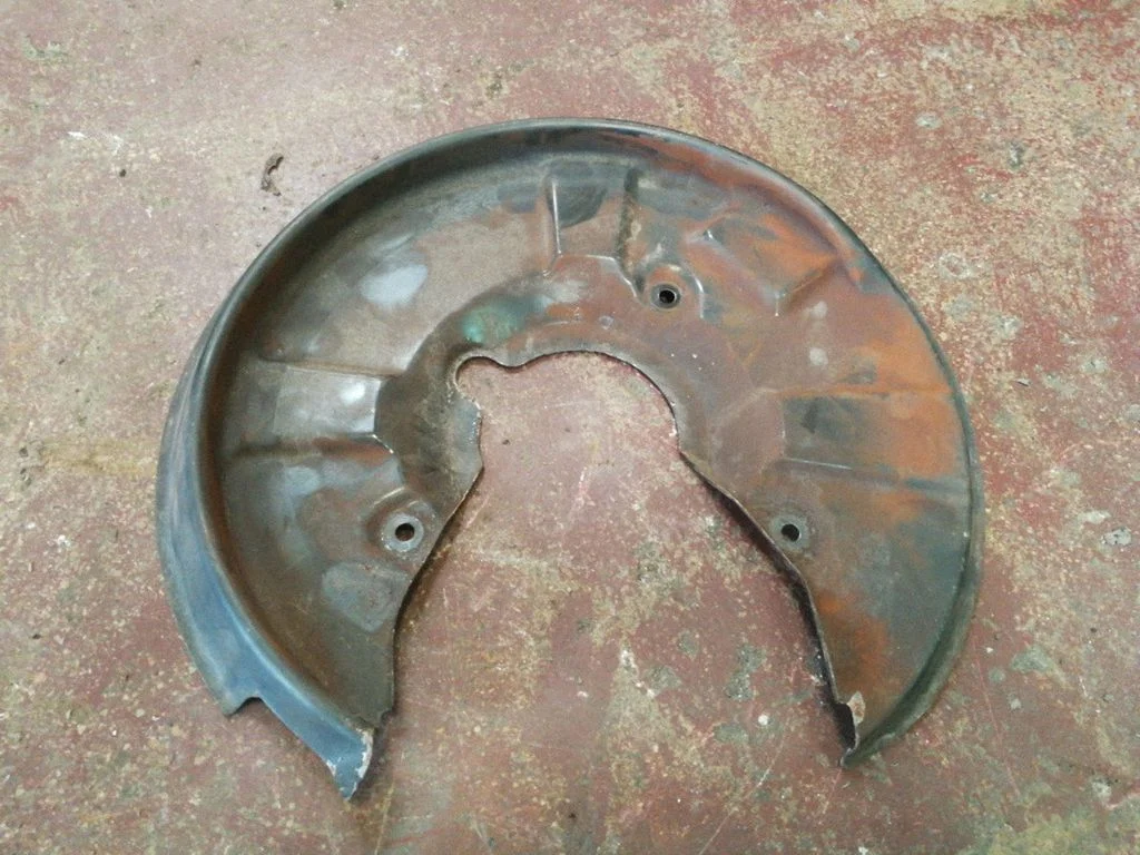 Rear brake disc plate dust cover – right