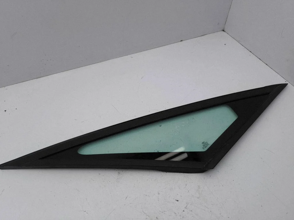 Front door vent window glass four-door U29710BJ
