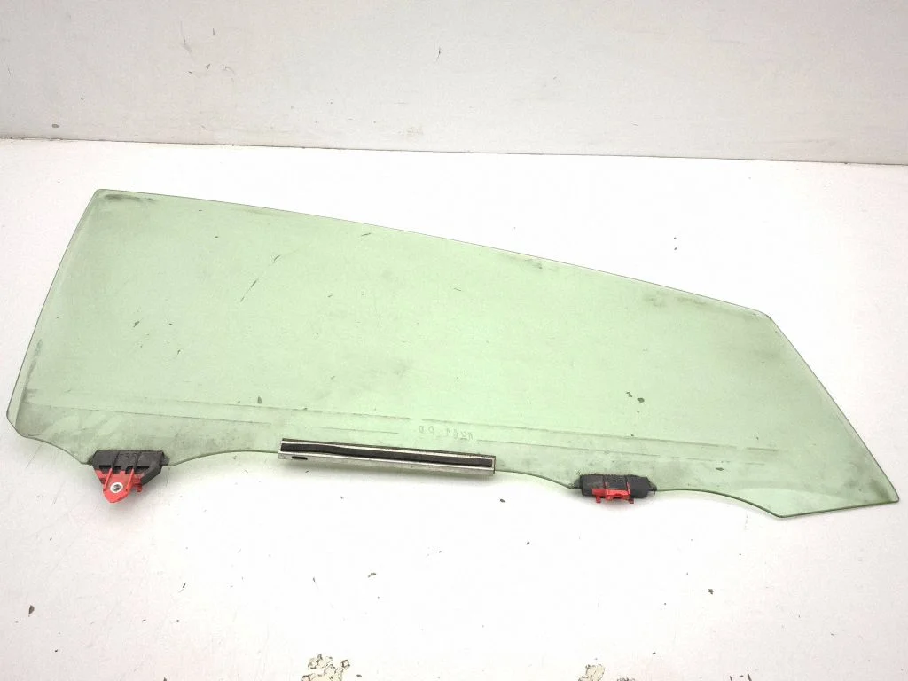 Esiukse põhiklaas (neljaukselise) – Toyota Prius+ (ZVW40) (2011-2018)