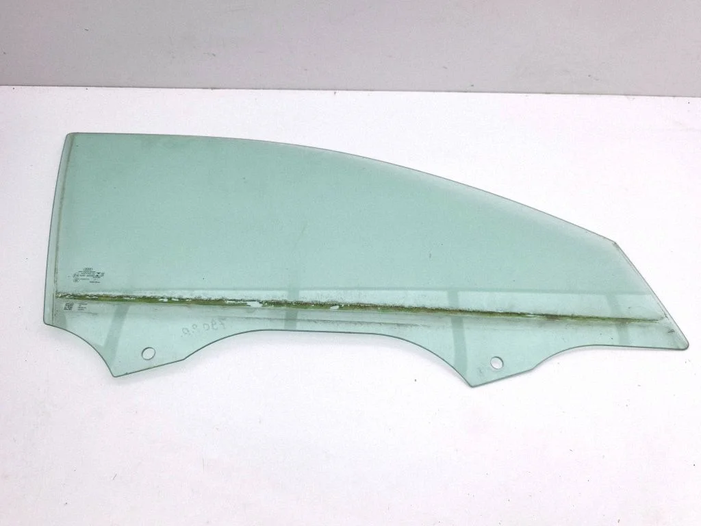 Front door window glass four-door 8Y0845202