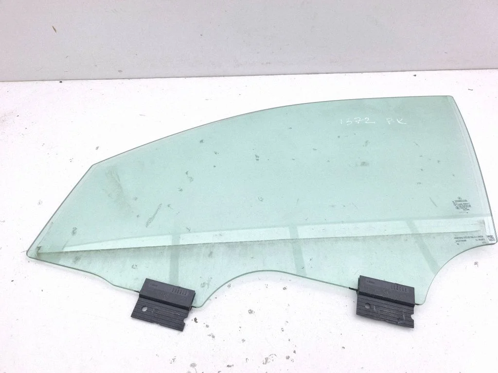 Front door window glass four-door A2537258300