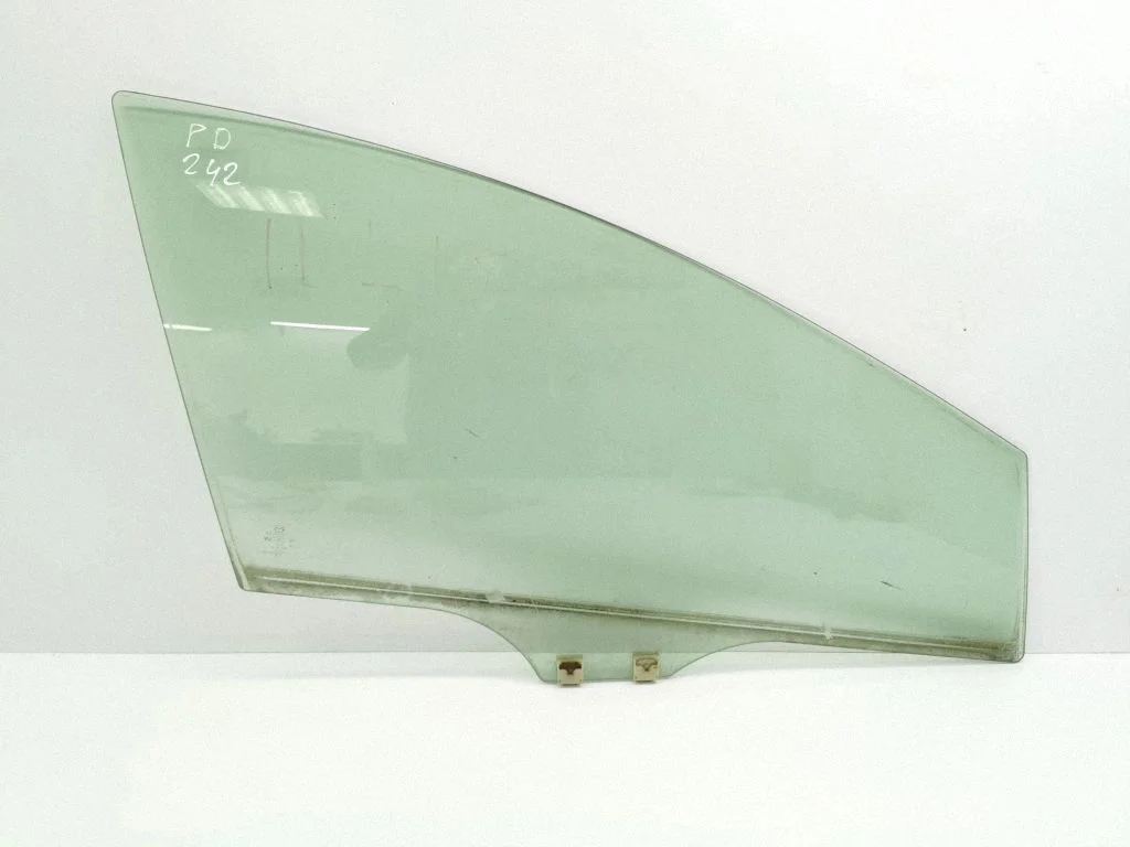 Front door window glass four-door MCJ0308
